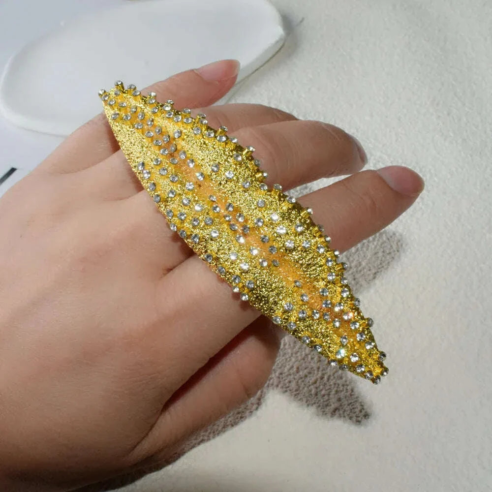 Exaggerated Metal Golden Plated Lips Shaped Adjustable Ring For Women Fashion Jewelry Accessories