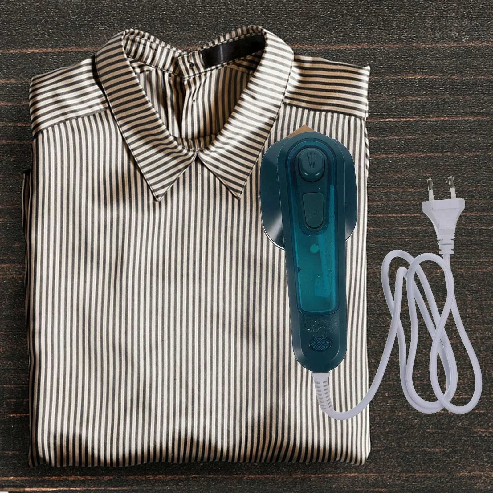 Portable Travel Steam Iron Mini Electric Steamer Handheld Ironing Machine Professional Garment Steamer For Use Lightweight