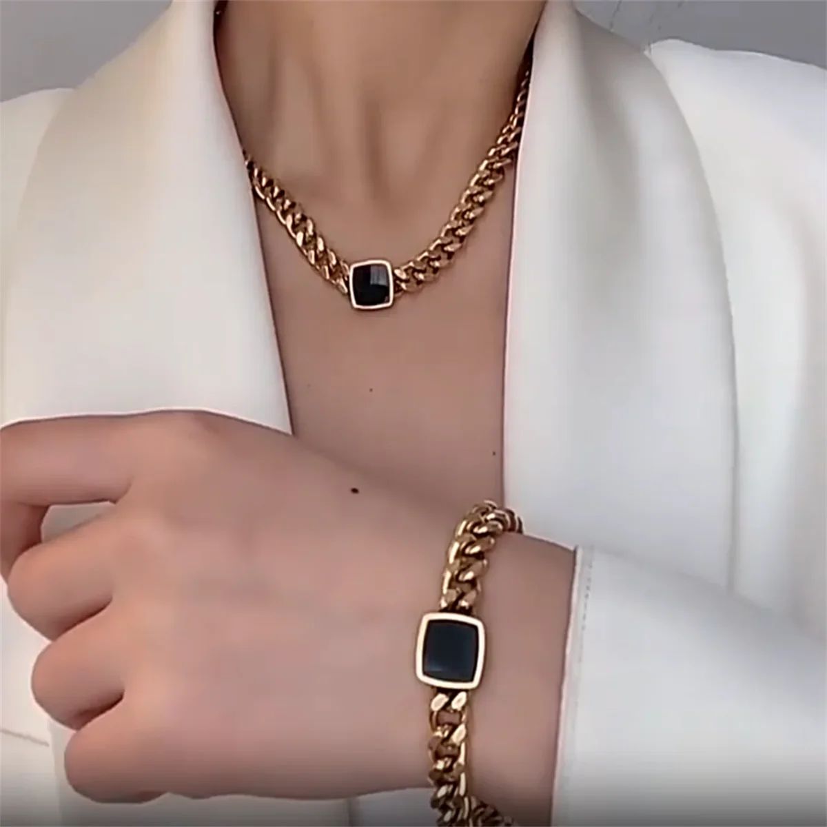 Fashion Jewelry Personalized and Exaggerated Titanium Steel Thick Chain Necklace Versatile Black Square Pendant For Women