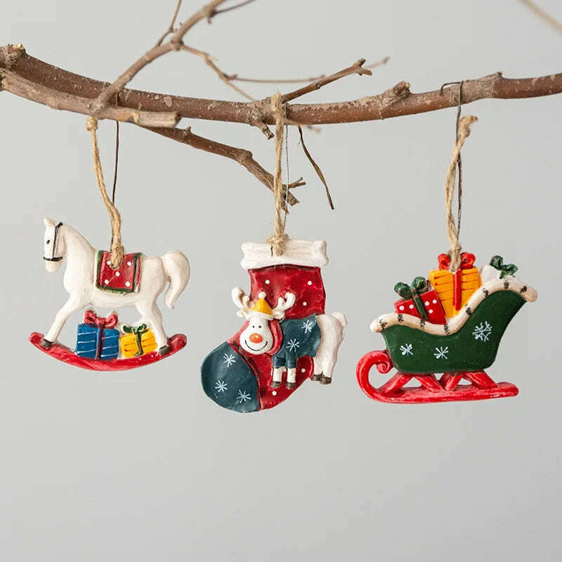 Christmas Decoration Crafts Small Resin Pendant Cute Horse Reindeer Pattern Design Xmas Tree Pendant Christmas Tree Decorations