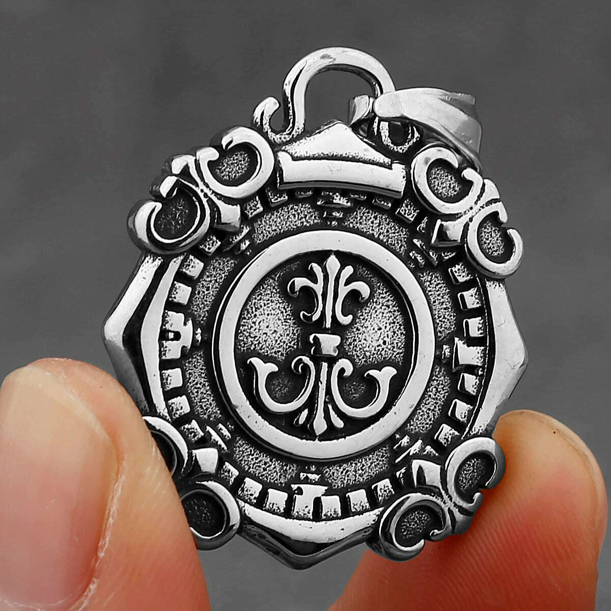 Domineering Xinghai Compass Street Hip-hop Pendant Men and Women Fashion Charm Creative Stainless Steel Pendant Necklace Gift