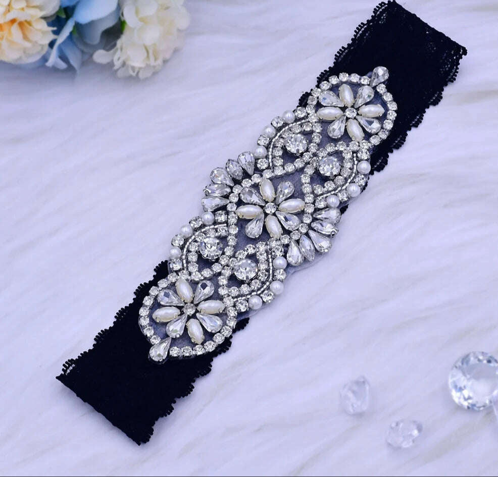 TOPQUEEN Sexy Girls Garter Set White Lace Bridal for Women Silver Rhinestone Belt Black Wedding Garters for Bride Dress S76