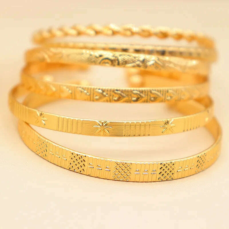 7 Pcs/Set Bohemian Vintage Metal Gold Peach Heart Geometric Carved Flower Open Bracelets Set for Women Fashion Jewelry Gifts