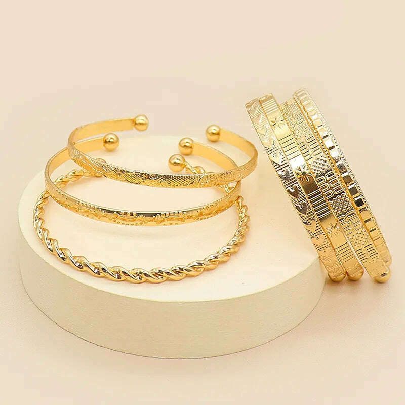 7 Pcs/Set Bohemian Vintage Metal Gold Peach Heart Geometric Carved Flower Open Bracelets Set for Women Fashion Jewelry Gifts