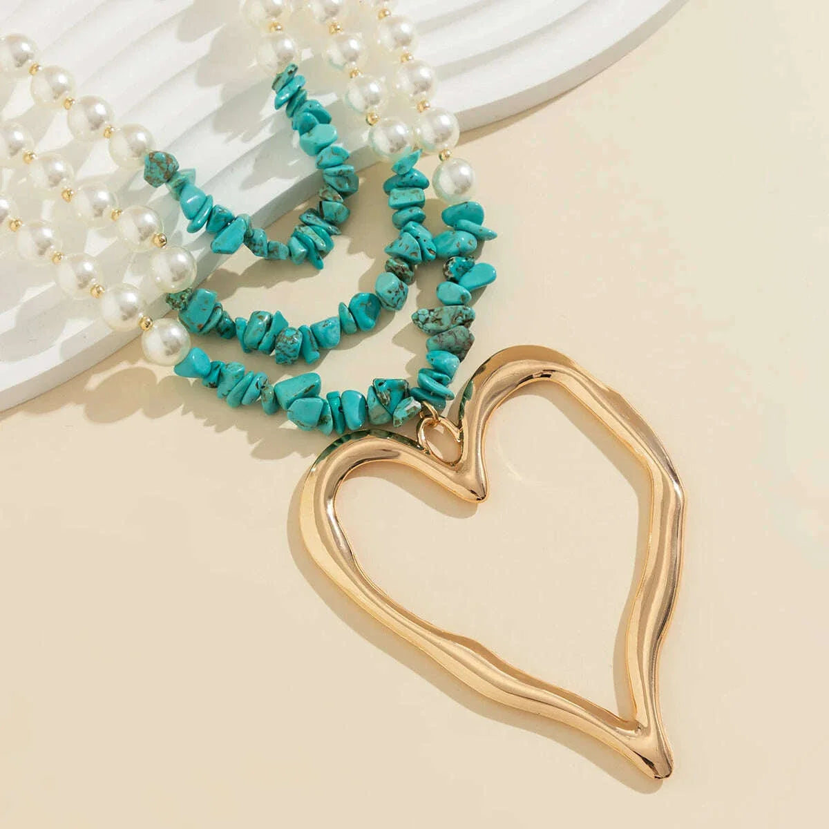 Punk Metal Big Heart Shaped Pendant Necklace Vintage Geometric Green Stone Imitation Pearl Chain Short Necklace Women's Jewelry