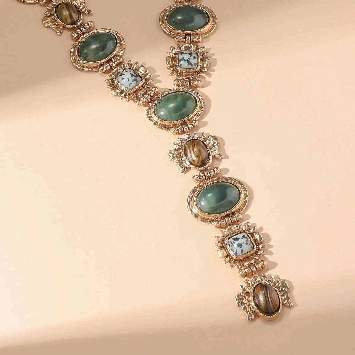 Vintage Chunky Geometric Resin Necklace for Women Irregular Exaggerated Big Statement Metal Necklace Ethnic Style Jewelry Gifts