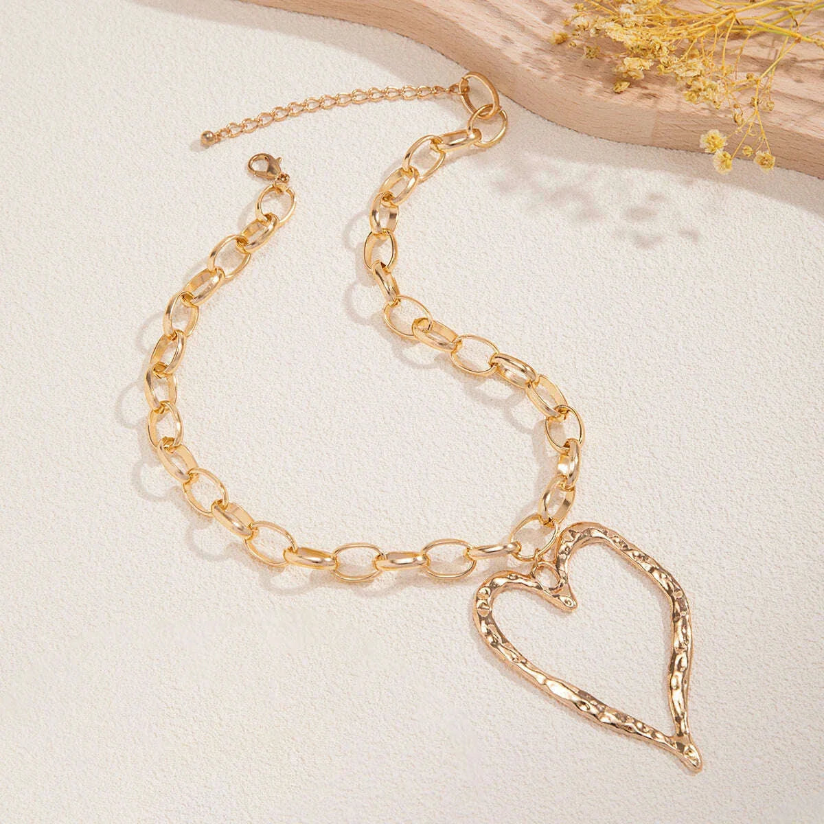Thick Chains with Big Hollow Heart Pendant Necklaces for Women Trendy Exaggerated Large Accessories on Neck 2023 Fashion Jewelry