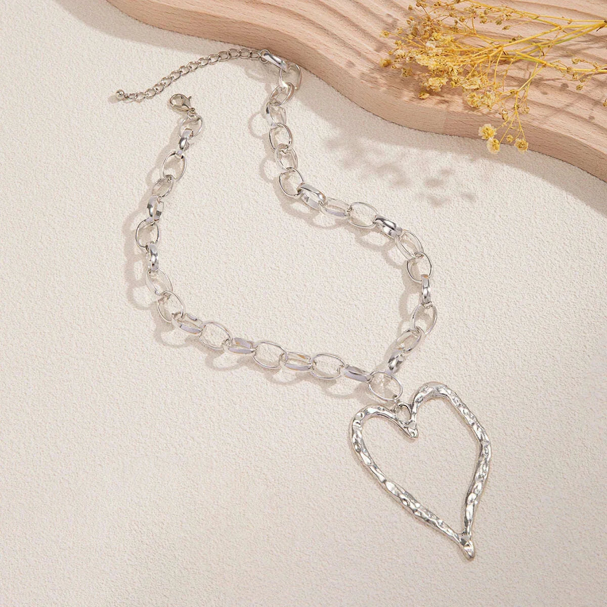 Thick Chains with Big Hollow Heart Pendant Necklaces for Women Trendy Exaggerated Large Accessories on Neck 2023 Fashion Jewelry