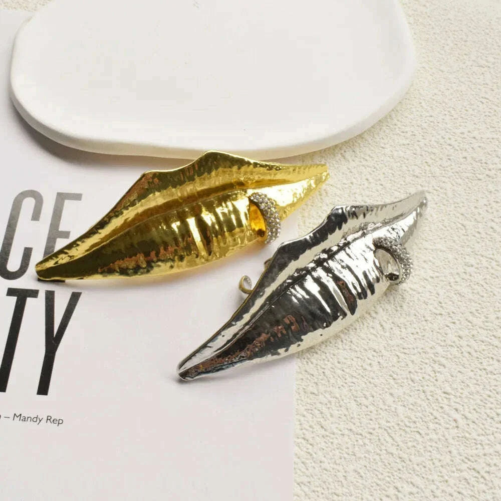 Exaggerated Metal Golden Plated Lips Shaped Adjustable Ring For Women Fashion Jewelry Accessories