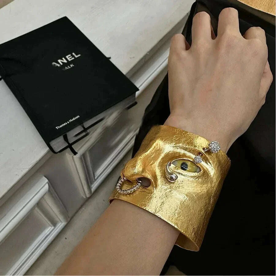 French niche advanced face three-dimensional nose eye bracelet light luxury fashion personality wide version bracelet