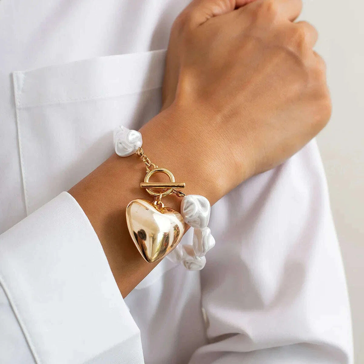 Retro Exaggerated Heart Shaped Pendant Short Necklace 2024 Women's Simple Sweet Imitation Pearl Girl Fashion Wedding Jewelry