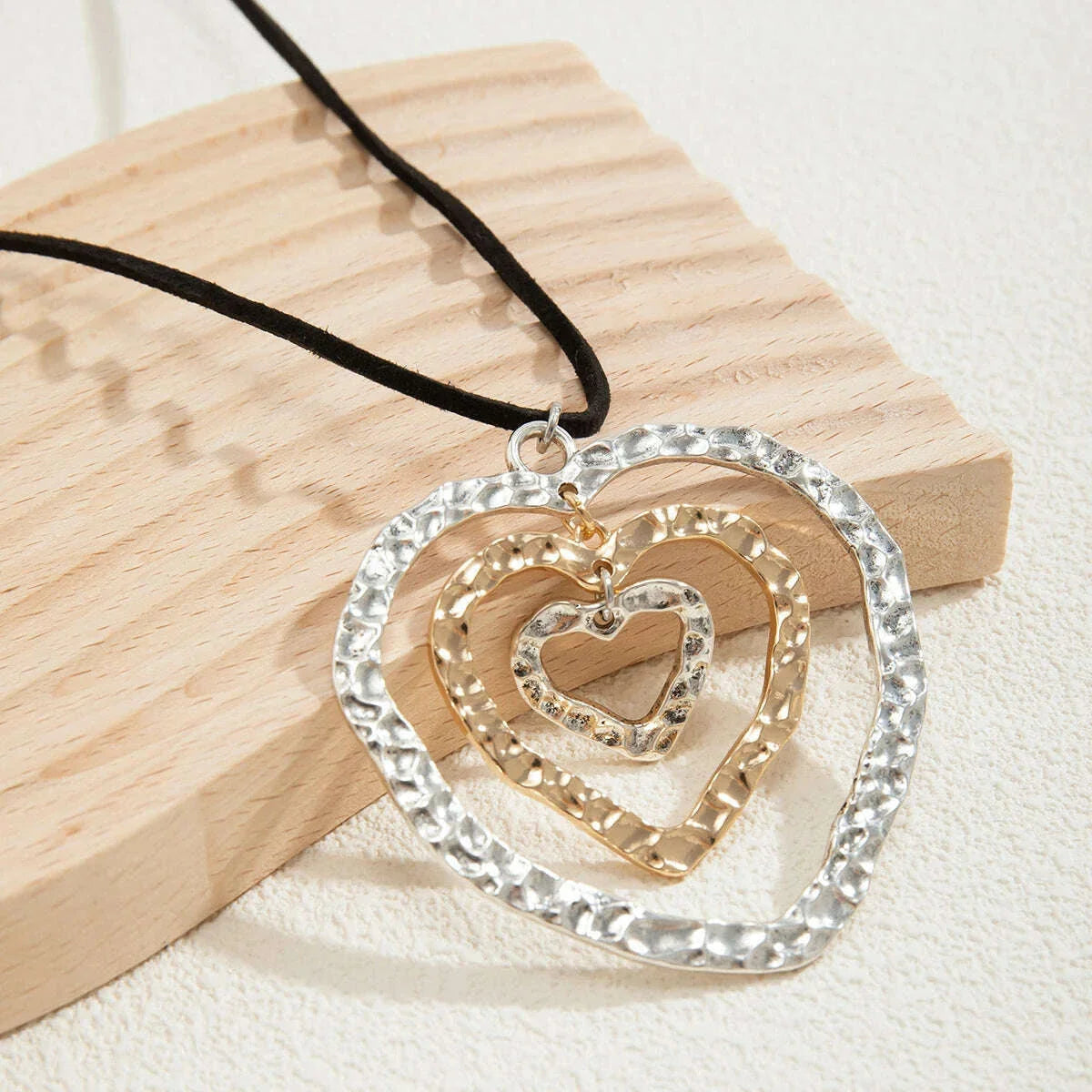 Long Lace Up Rope Chains with Big Hollowed Out Heart Pendant Necklace for Women Trendy Accessories on Neck Fashion Jewelry Gifts
