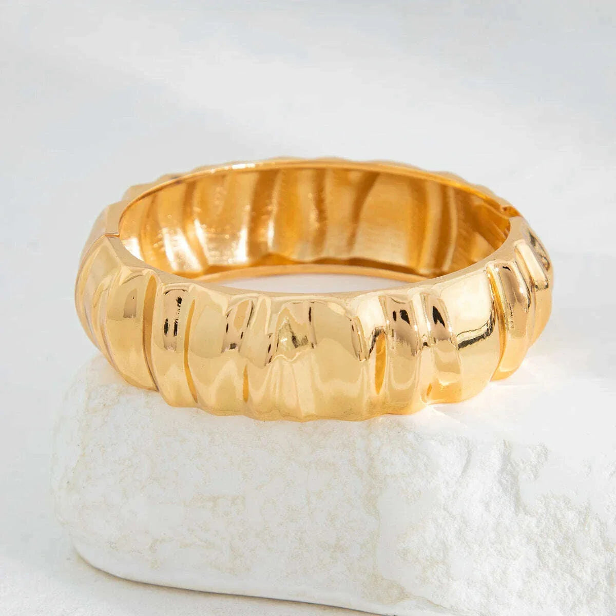 Ingemark 4 Styles Hip Hop Punk Wave Open Spring Bangles for Women Creative Heavy Metal Chunky Bracelets Couple Hand Jewelry Men