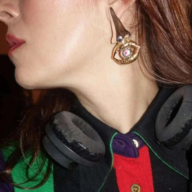 Exaggerated Metal Plated Nose Eyes Shaped Dangle Earrings For Women Fashion Jewelry Party Show Statement Earrings Accessories