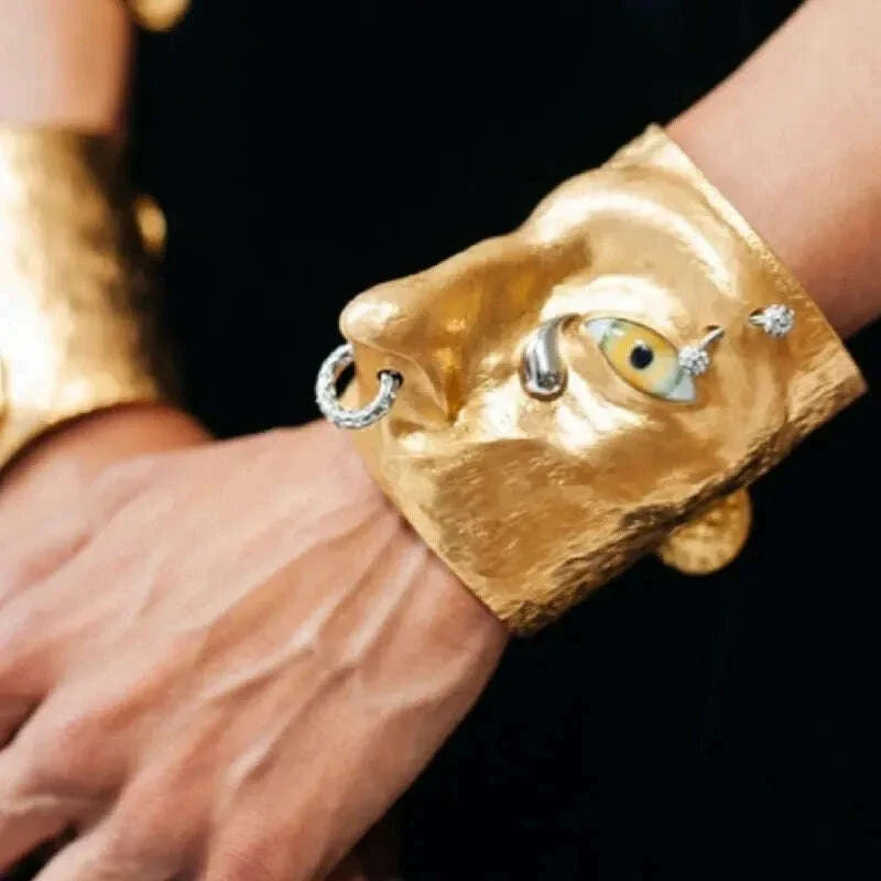 French niche advanced face three-dimensional nose eye bracelet light luxury fashion personality wide version bracelet