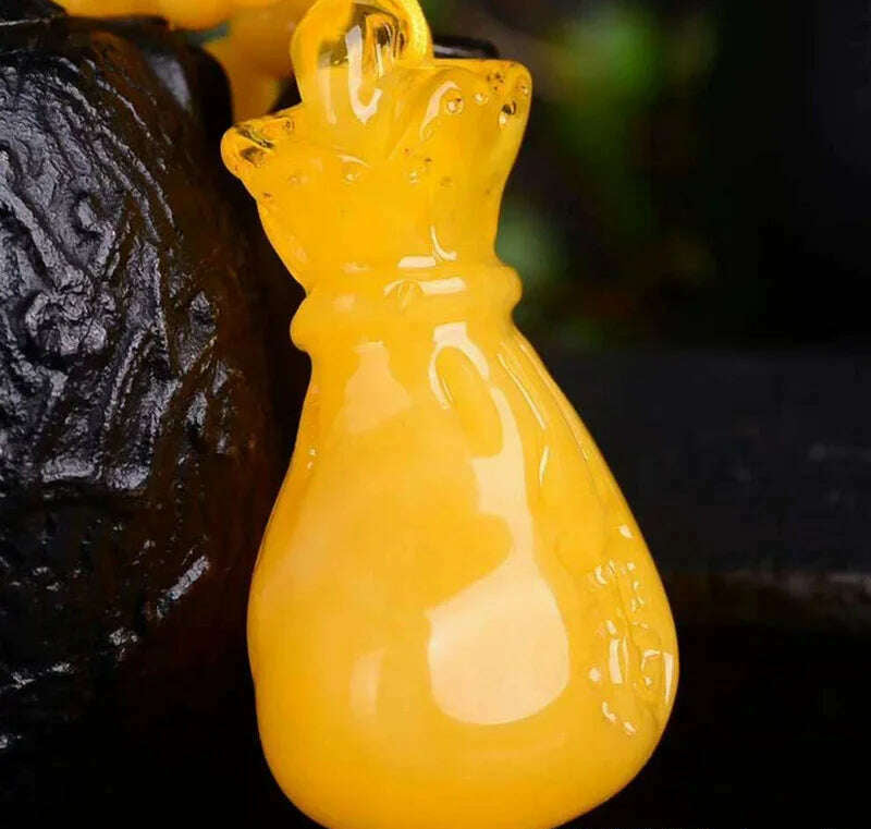 Honey Wax Money Bag Retro Style Pendant Men's and Women's Chicken Oil Yellow Beeswax Amber Carved Blessing Bag Necklace Pendant