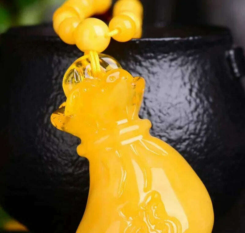 Honey Wax Money Bag Retro Style Pendant Men's and Women's Chicken Oil Yellow Beeswax Amber Carved Blessing Bag Necklace Pendant