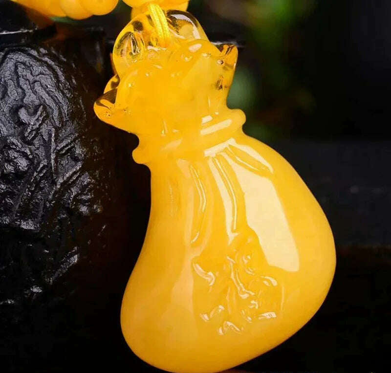 Honey Wax Money Bag Retro Style Pendant Men's and Women's Chicken Oil Yellow Beeswax Amber Carved Blessing Bag Necklace Pendant
