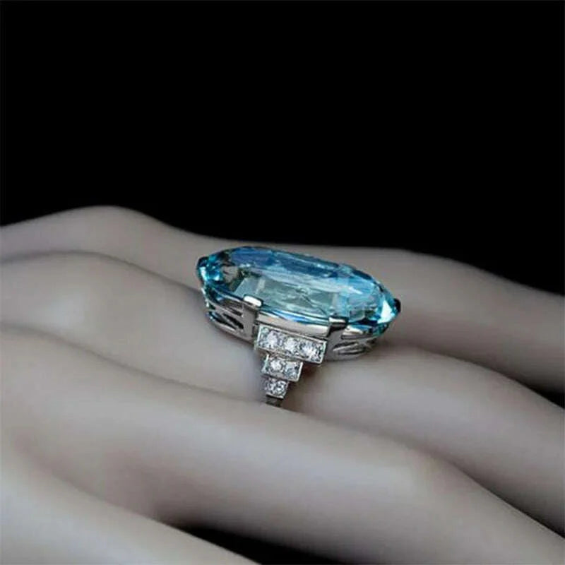 Huitan Female Light Sky Blue Wedding Ring Solitaire Band Oval Stone Engage Party Women Luxury Jewelry Shine CZ Stone Best Gift