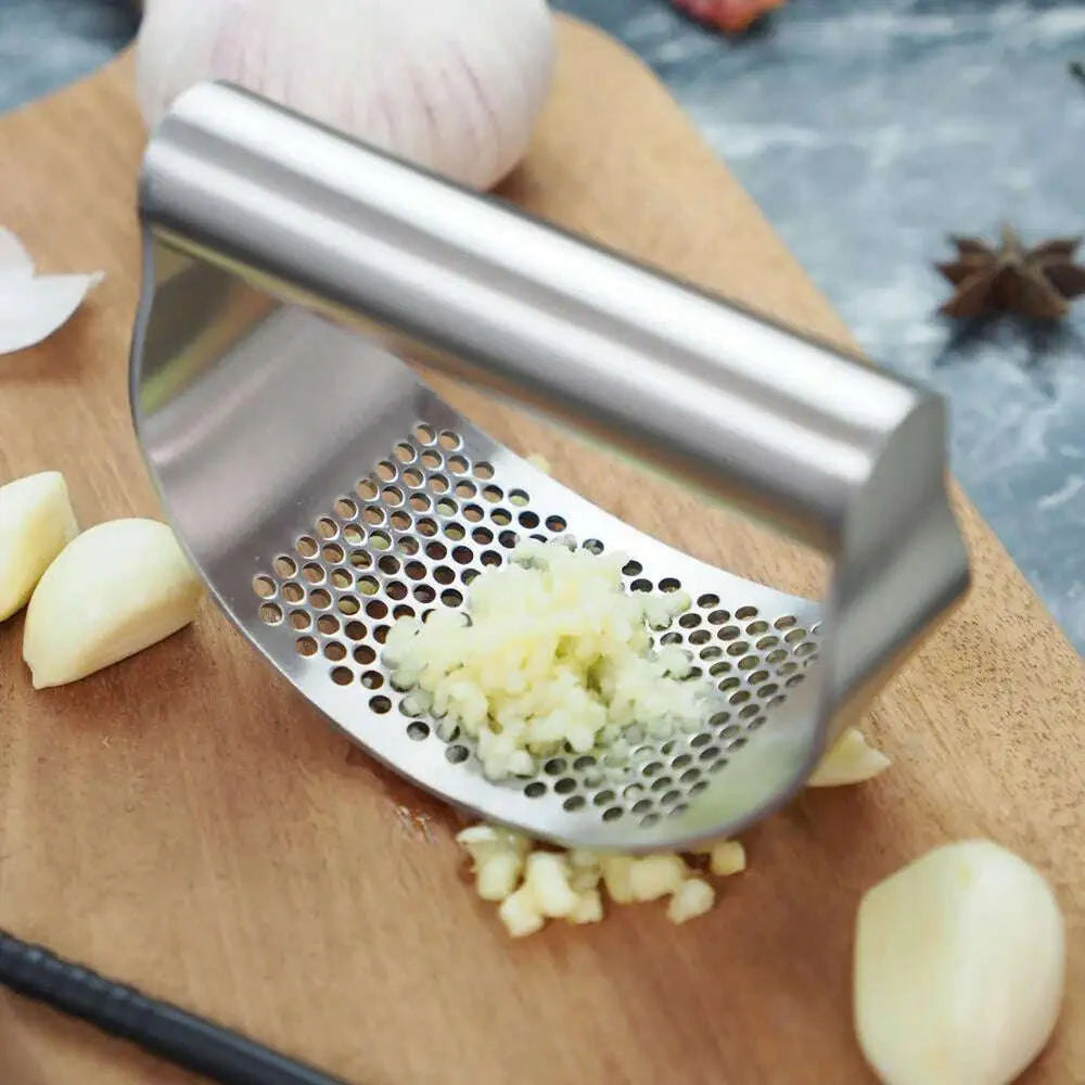 LMETJMA Garlic Press Rocker Stainless Steel Garlic Crusher Garlic Mincer Presses Ginger Press Squeezer Kitchen Gadgets KC0322