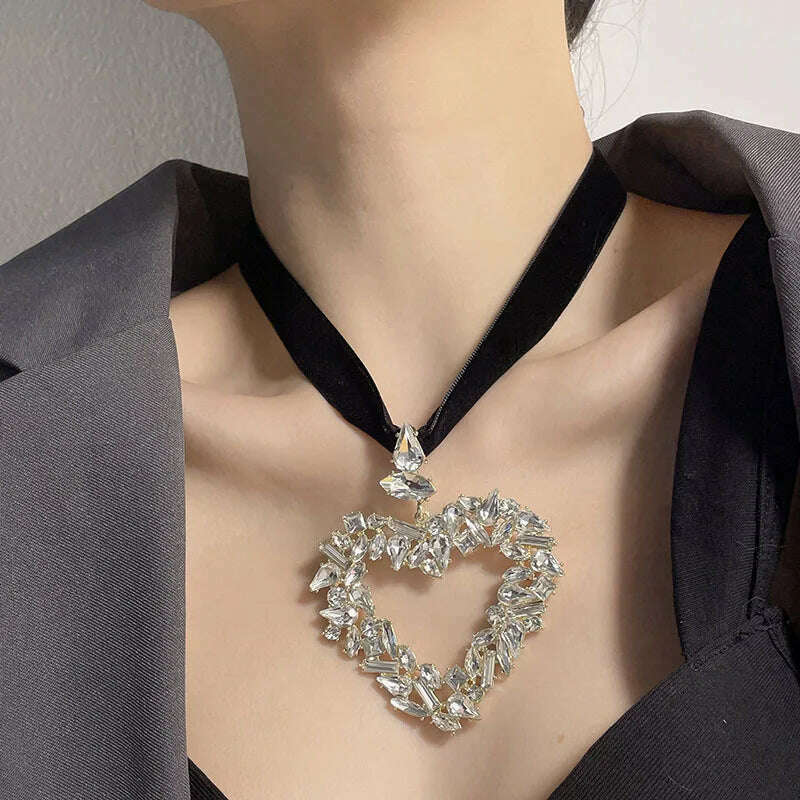 MWsonya New Korean Fashion Crystal Love Necklace for Women Luxurious Love Heart Pendant Brincos Jewelry Gift Choker for Women