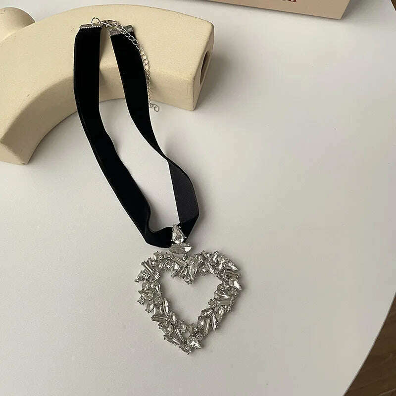 MWsonya New Korean Fashion Crystal Love Necklace for Women Luxurious Love Heart Pendant Brincos Jewelry Gift Choker for Women