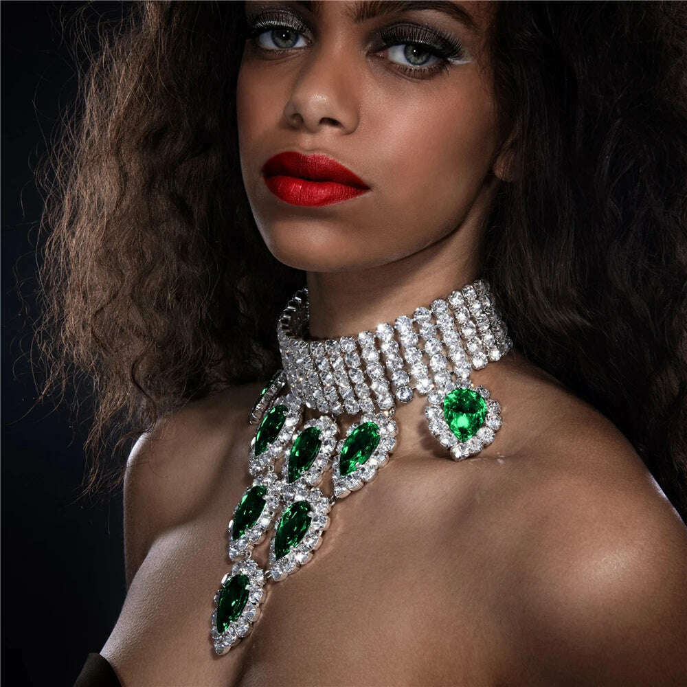 New Luxury Green Large Crystal Pendant Necklace Ladies Exaggerated Fashion Super Sparkling Crystal Necklace Choker Jewelry Gift