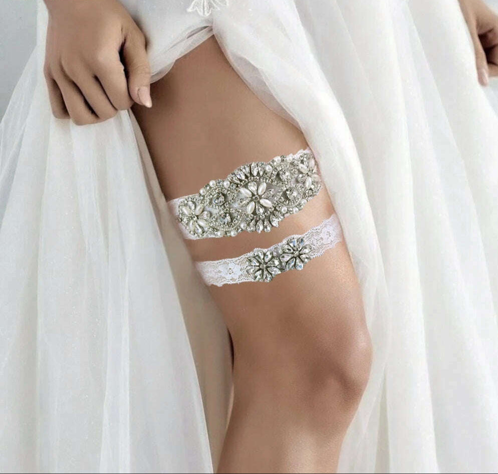 TOPQUEEN Sexy Girls Garter Set White Lace Bridal for Women Silver Rhinestone Belt Black Wedding Garters for Bride Dress S76