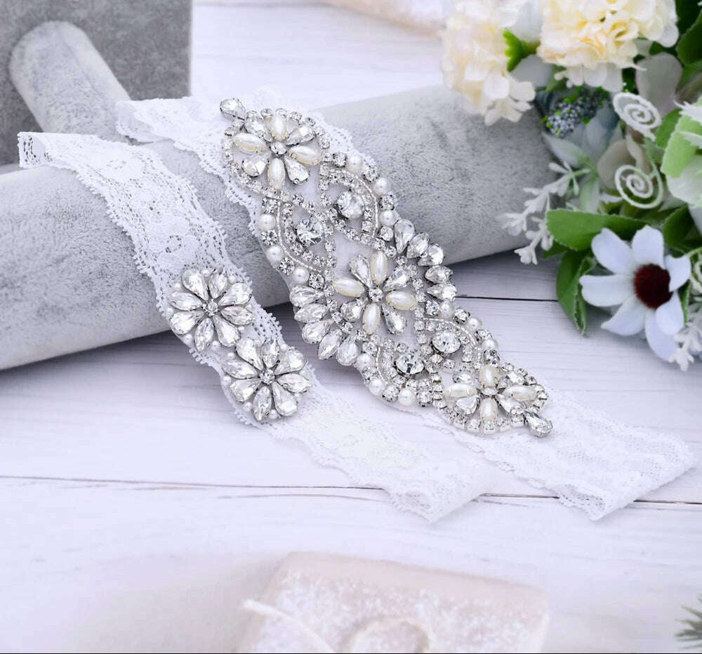 TOPQUEEN Sexy Girls Garter Set White Lace Bridal for Women Silver Rhinestone Belt Black Wedding Garters for Bride Dress S76