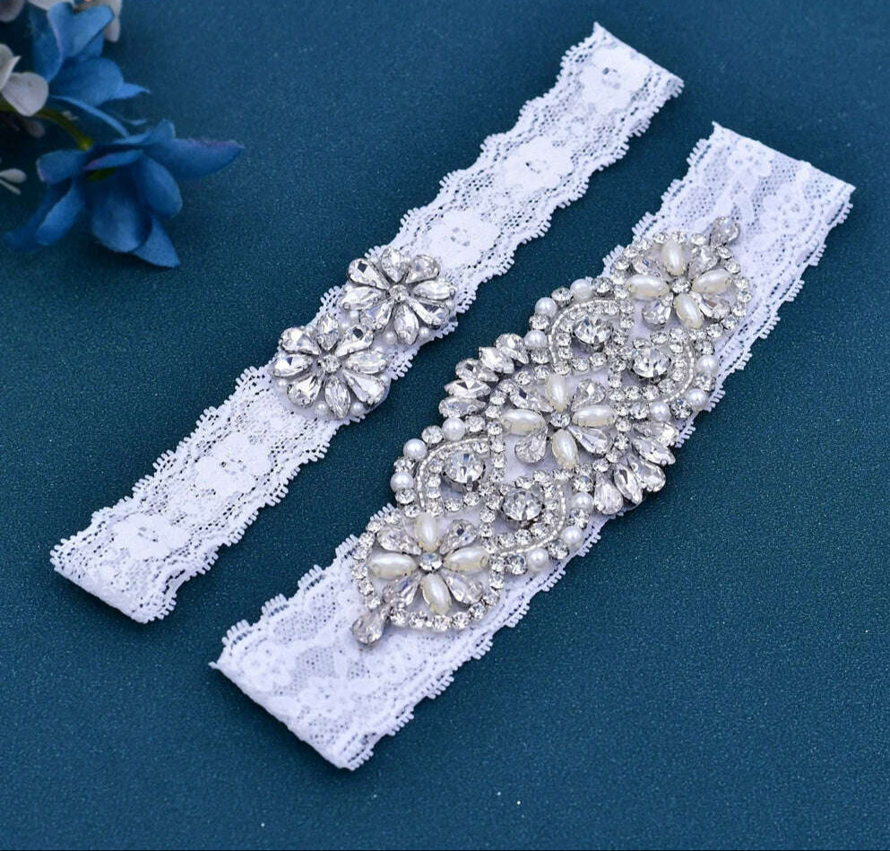 TOPQUEEN Sexy Girls Garter Set White Lace Bridal for Women Silver Rhinestone Belt Black Wedding Garters for Bride Dress S76