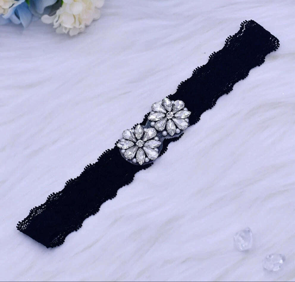TOPQUEEN Sexy Girls Garter Set White Lace Bridal for Women Silver Rhinestone Belt Black Wedding Garters for Bride Dress S76