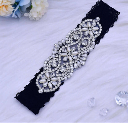 TOPQUEEN Sexy Girls Garter Set White Lace Bridal for Women Silver Rhinestone Belt Black Wedding Garters for Bride Dress S76