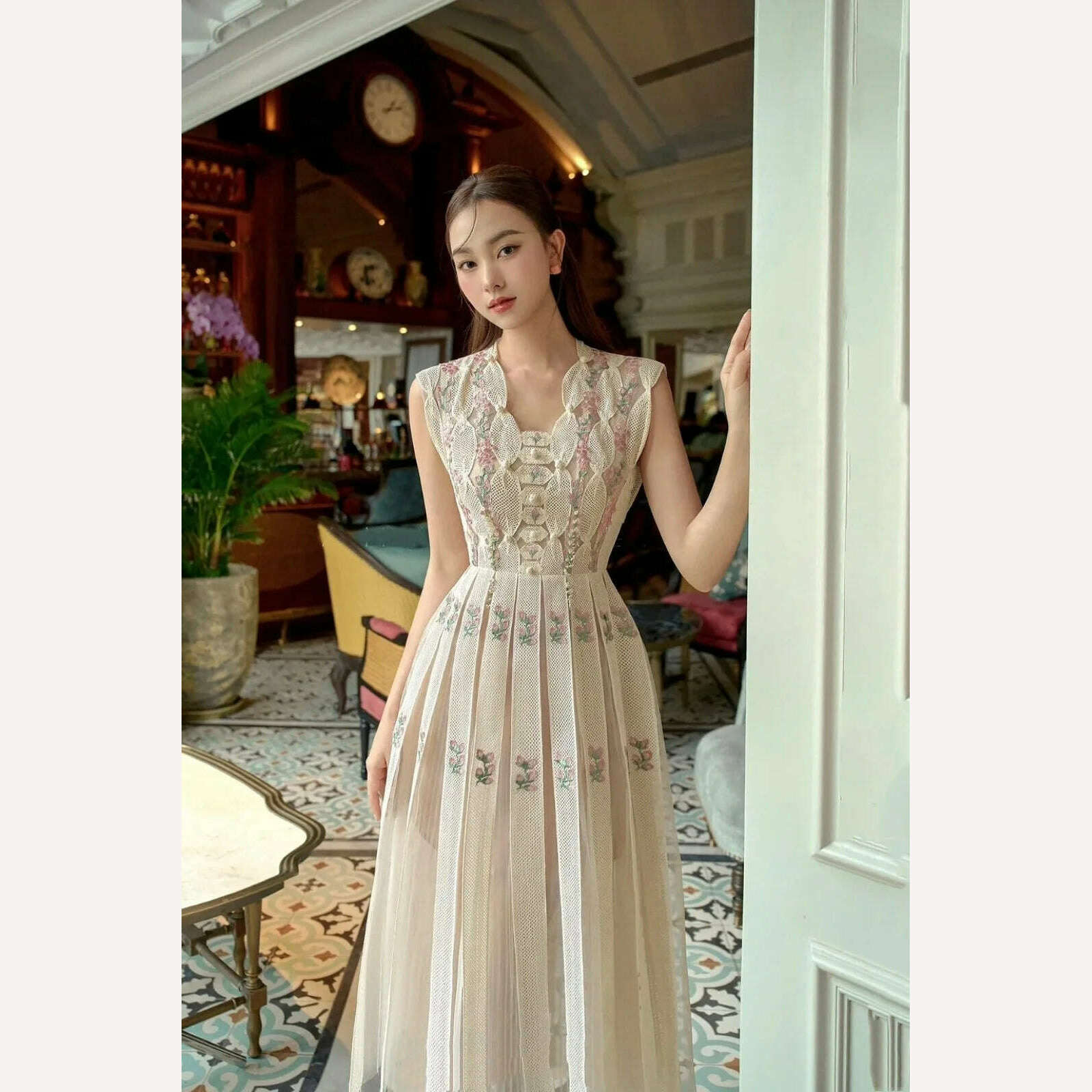 UCXQ High Quality Beautiful V-neck Sleeveless Sweet Floral Embroidery Luxury Women's Dress For Female 2024 Spring Aummer 23A6715