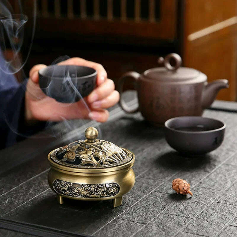 Vintage Brass Lotus Incense Burner Metal Buddhism Buddha Holder Hollow Out Copper Three Legged Sandalwood Censer Home Decoration